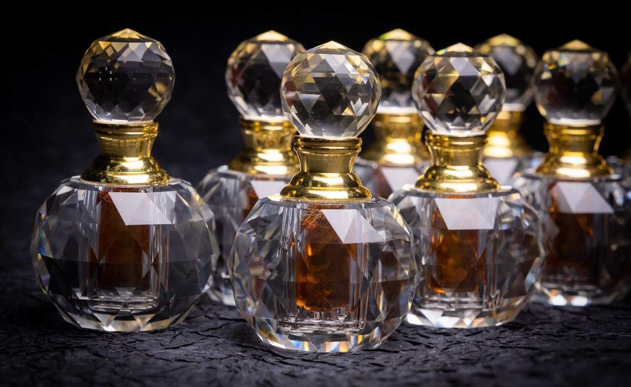 Oud Essential Oil 2026: 7 Proven Extraction & Wholesale Insights
