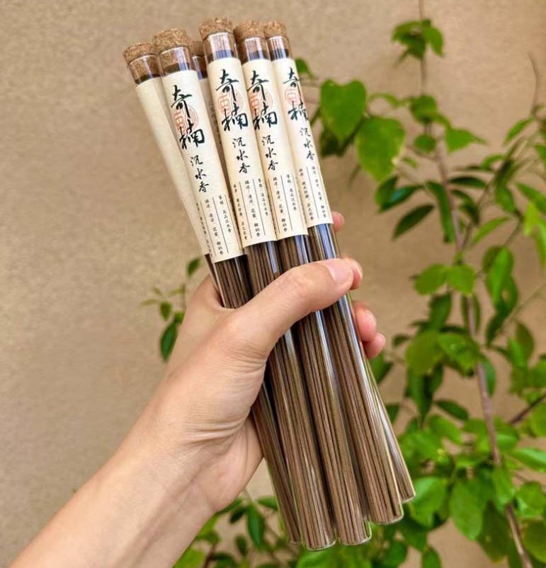 Bakhoor Oud Incense Sticks — Premium Aged Agarwood — Premium aged bakhoor oud incense sticks — bakhoor sticks built around aged agarwood for charcoal-free oud bakhoor fragrance. Apex of our bakhoor sticks range., image 3