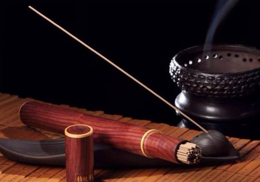 Bakhoor Oud Incense Sticks — Premium Aged Agarwood — Premium aged bakhoor oud incense sticks — bakhoor sticks built around aged agarwood for charcoal-free oud bakhoor fragrance. Apex of our bakhoor sticks range., image 5