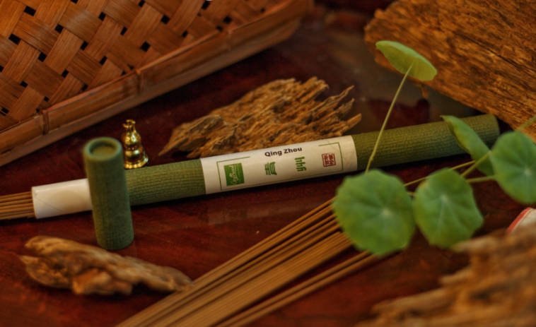 Agarwood Incense Sticks — Pure agarwood incense sticks — kyara-grade and plantation variants for Japanese kōdō, meditation and retail.