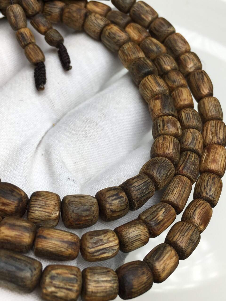 Top-down arrangement of 3mm Round Bead Agarwood Bracelet (photo 6 of 9) for quality comparison